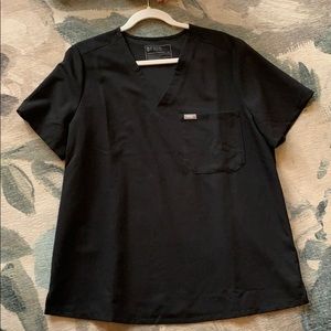 XL black figs scrub top